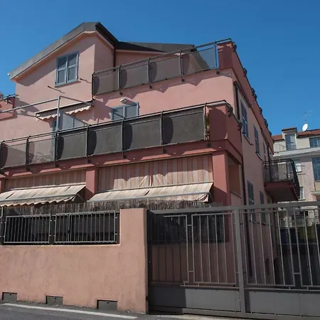 Dante 8 Apartment