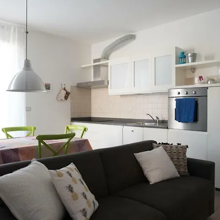 Dante 8 Apartment