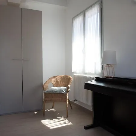 Dante 8 Apartment *